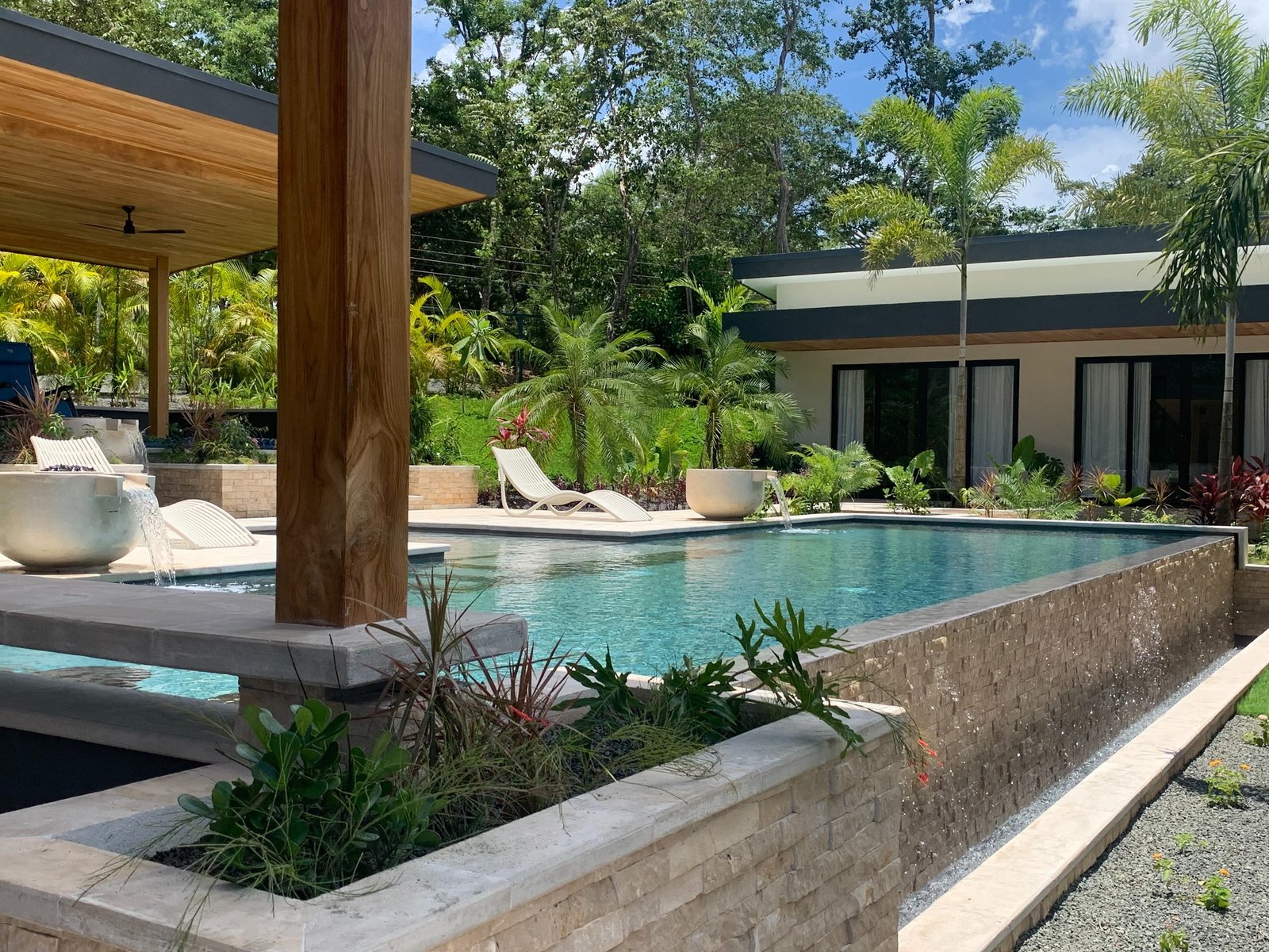 Piscina moderna